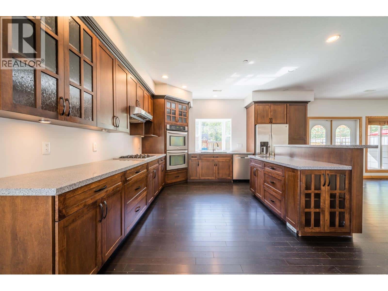 8925 Grizzly Crescent — Kamloops, British Columbia - Photo 3 of 34