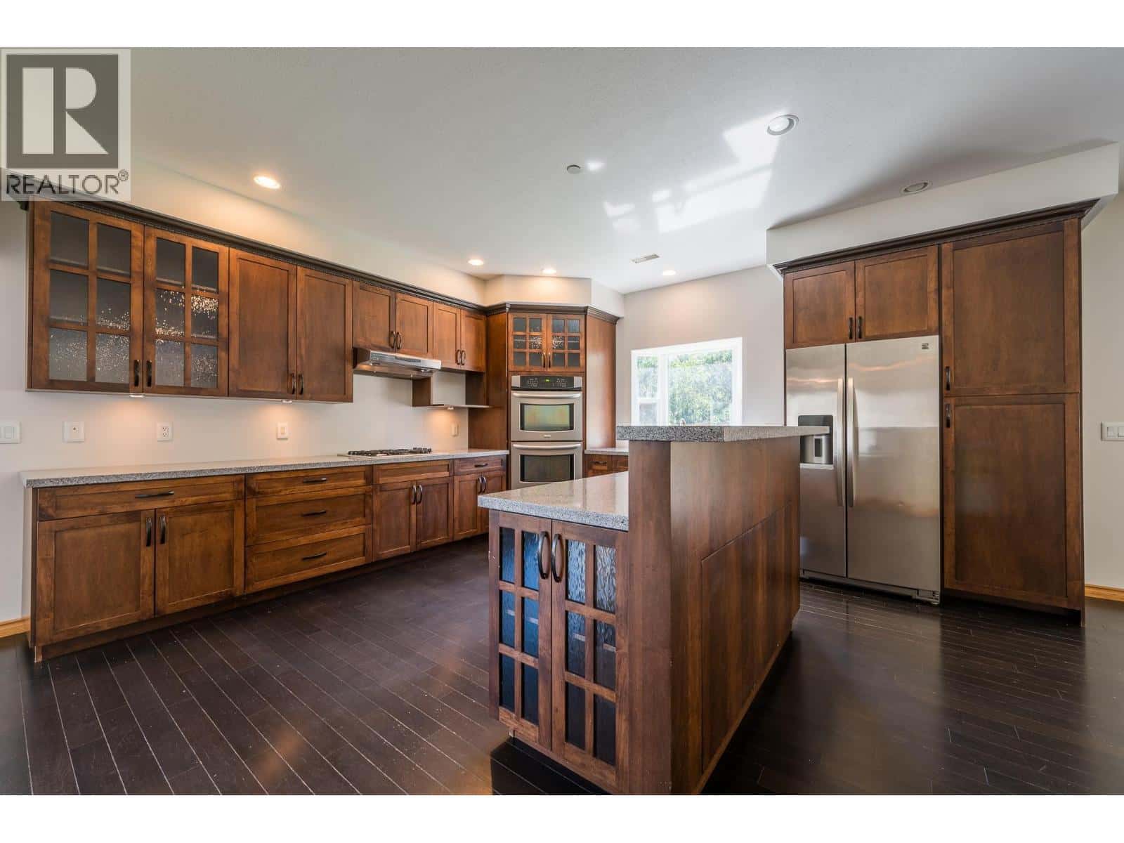 8925 Grizzly Crescent — Kamloops, British Columbia - Photo 4 of 34