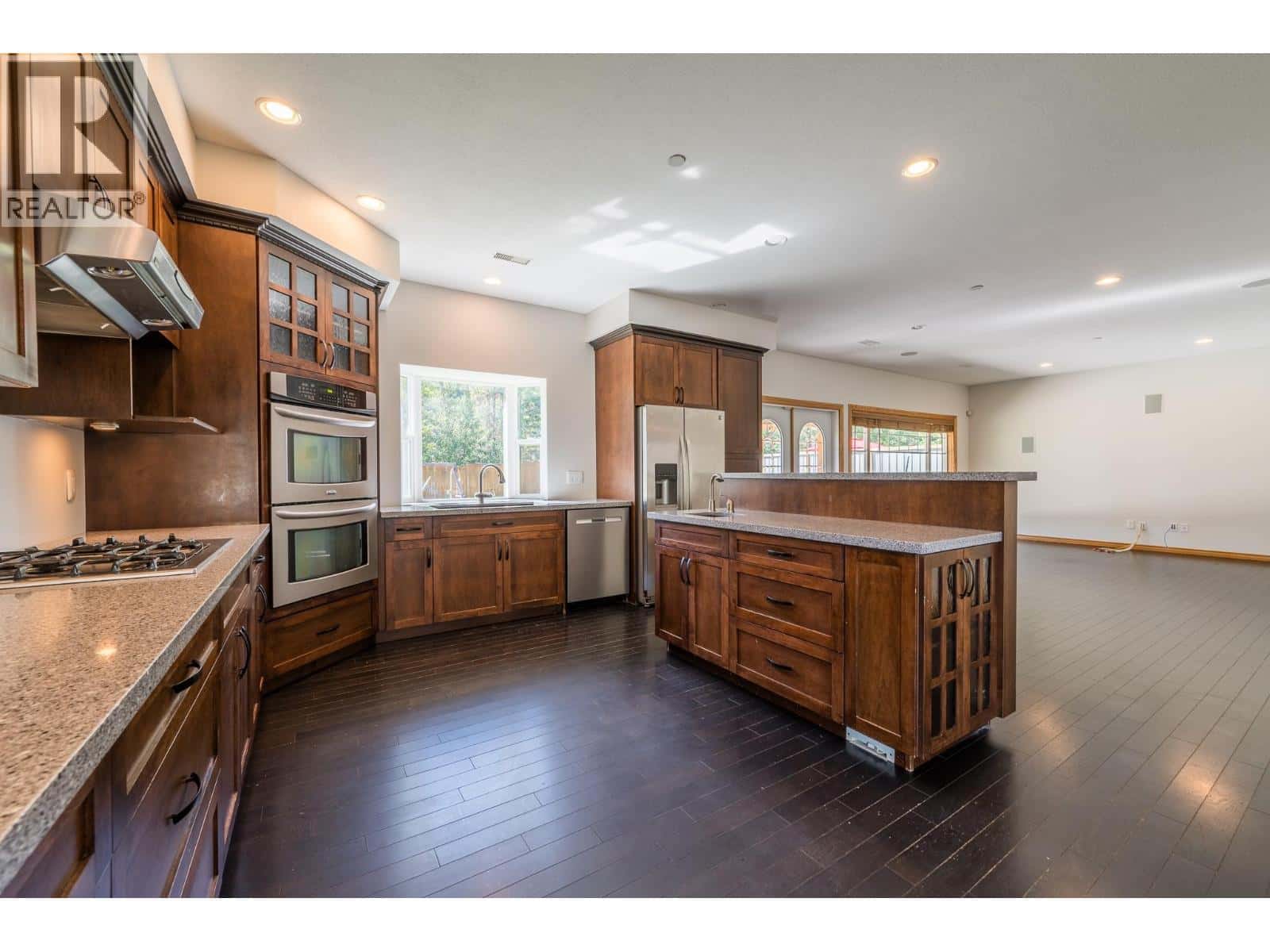 8925 Grizzly Crescent — Kamloops, British Columbia - Photo 2 of 34