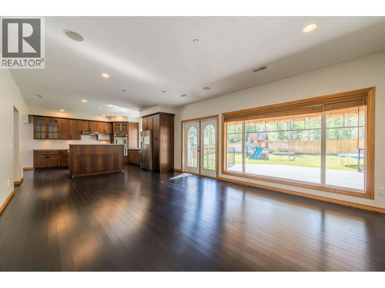 8925 Grizzly Crescent — Kamloops, British Columbia - Photo 5 of 34