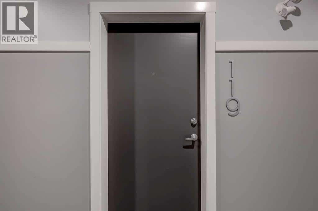 Calgary — Calgary - Photo 4 of 30