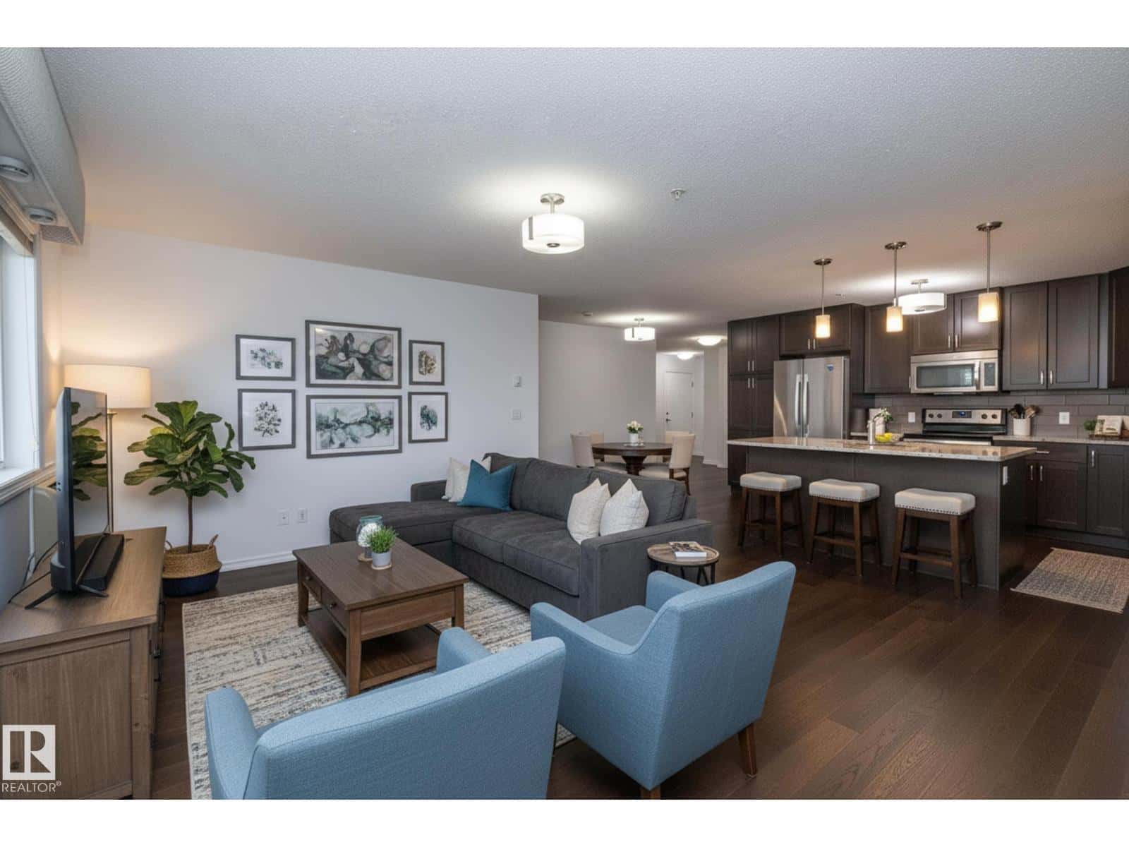 Edmonton — Edmonton - Photo 4 of 44