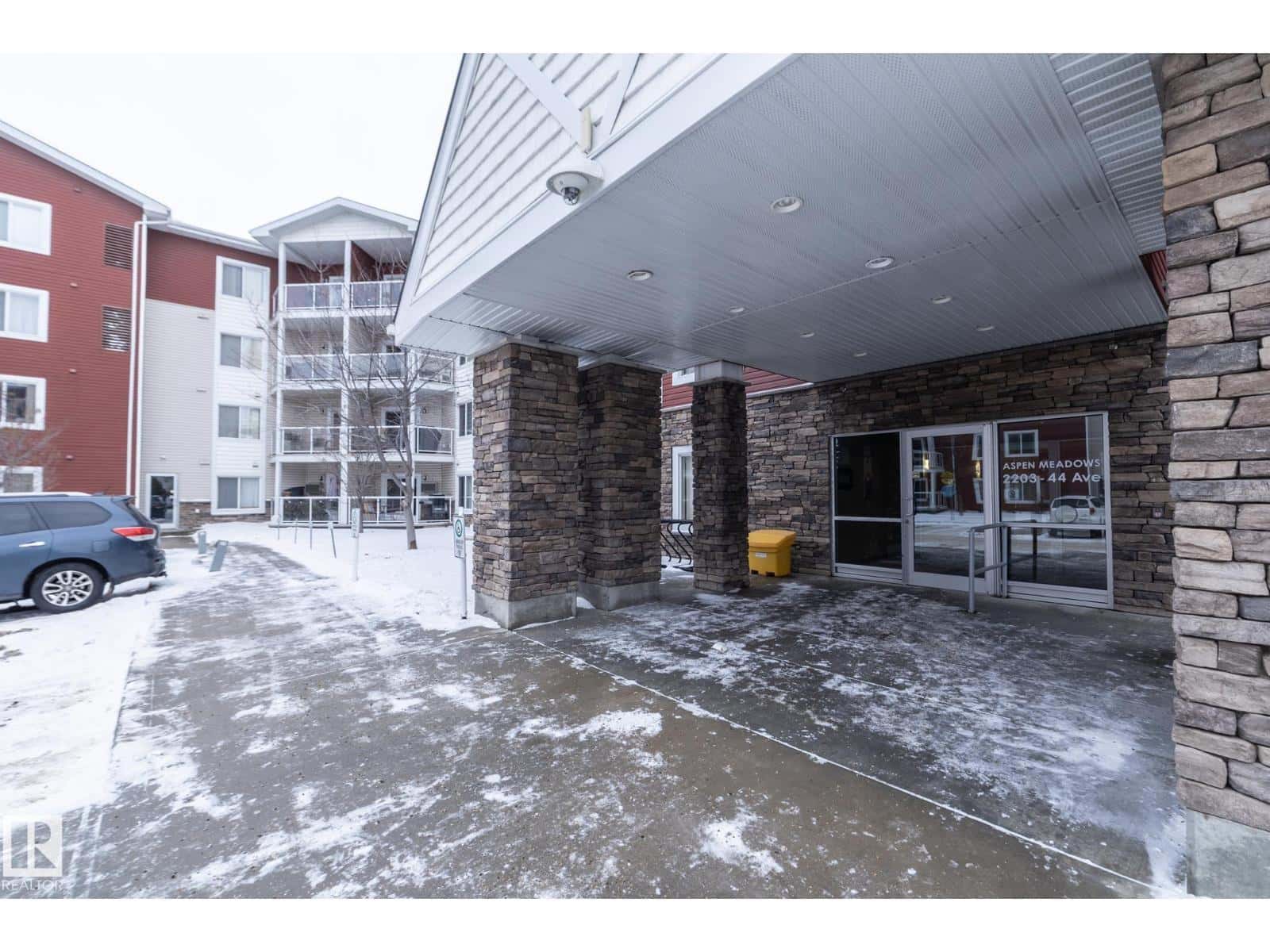 Edmonton — Edmonton - Photo 2 of 44