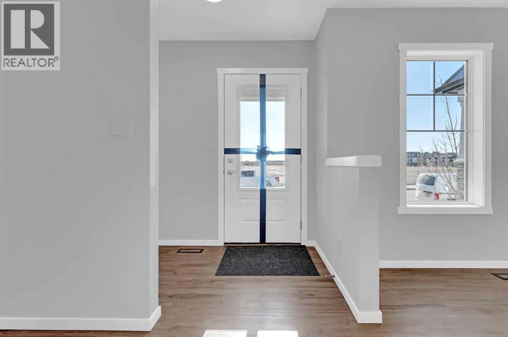 1190 148 Avenue NW — Calgary, Alberta - Photo 4 of 32