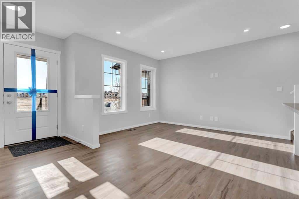 1190 148 Avenue NW — Calgary, Alberta - Photo 5 of 32