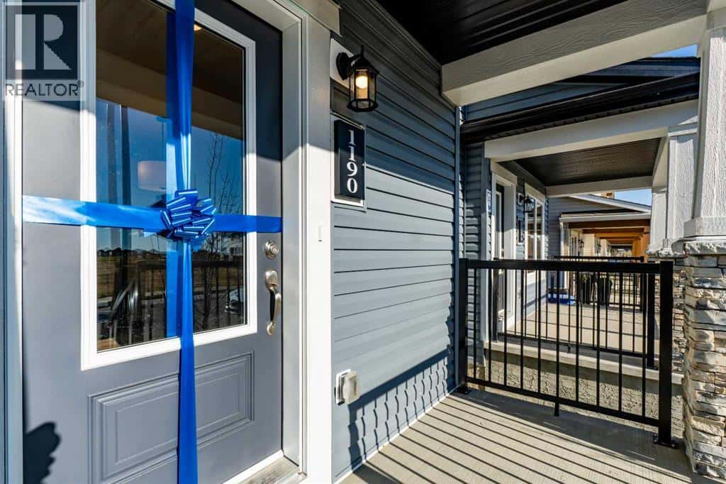 1190 148 Avenue NW — Calgary, Alberta - Photo 2 of 32