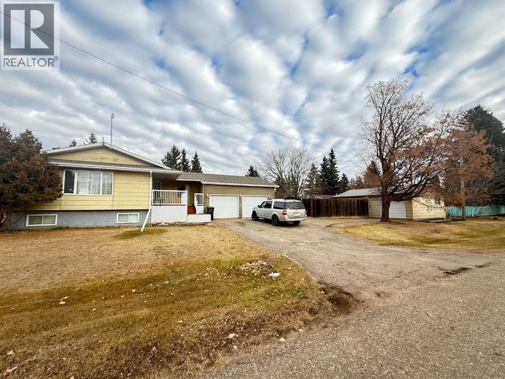 5101 55 Street — Mannville, Alberta - Main photo