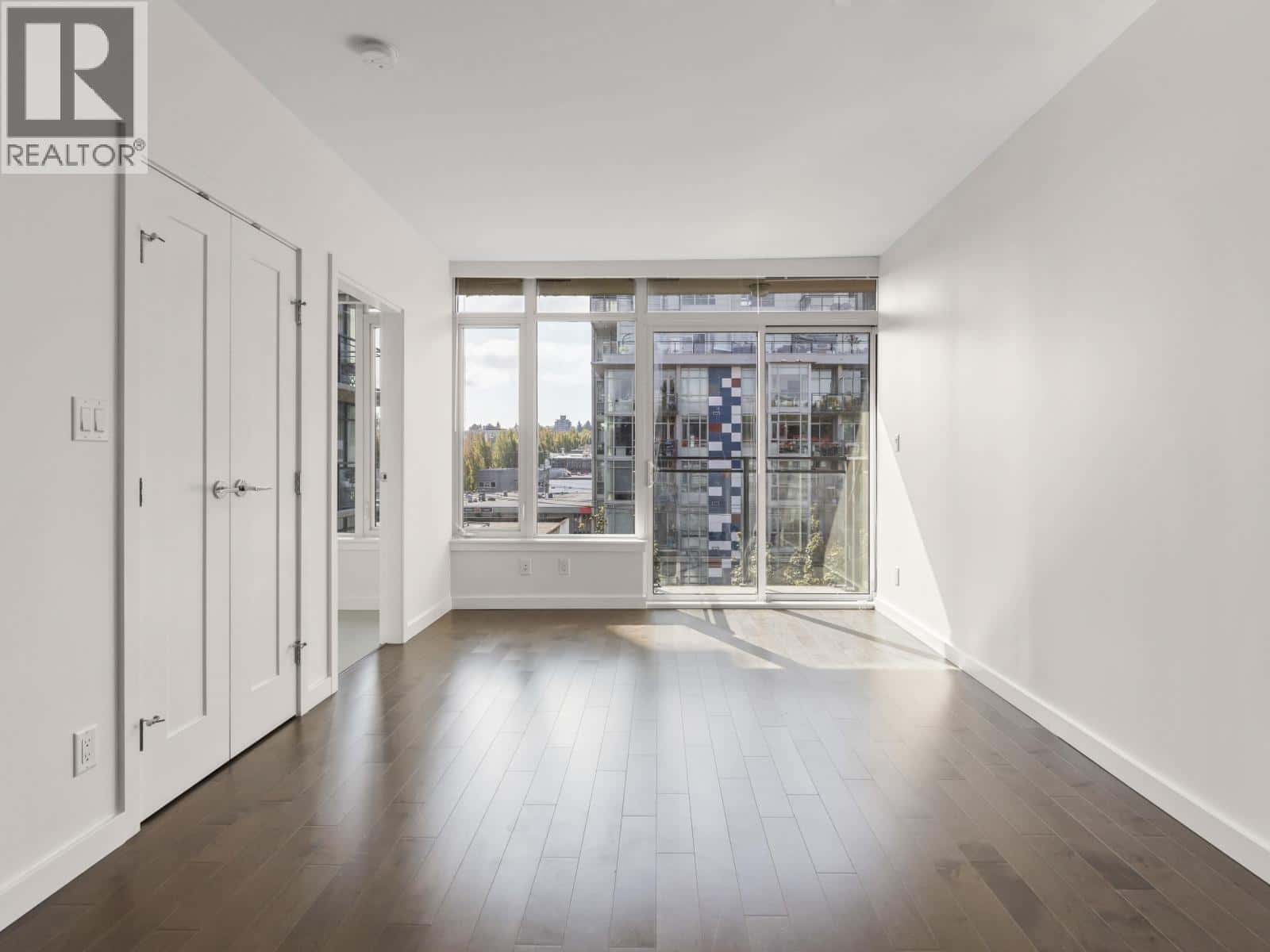 608 38 W 1ST AVENUE — Vancouver, British Columbia - Photo 2 of 31