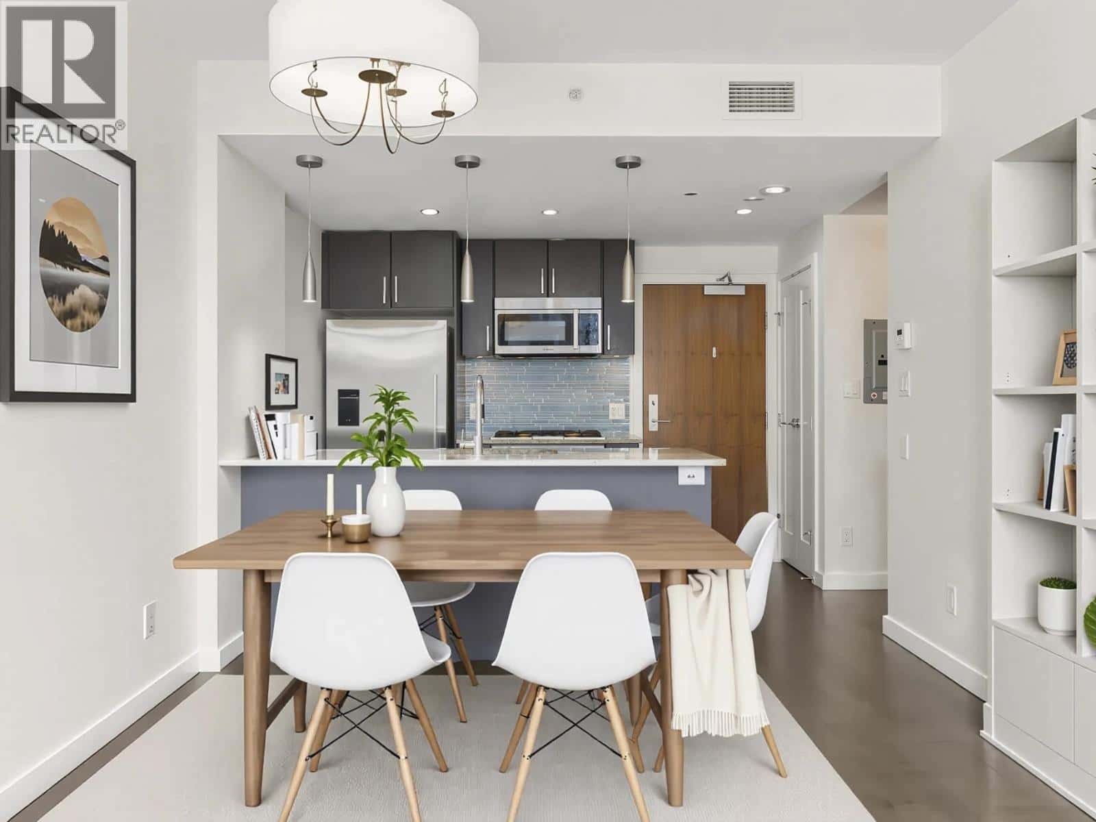 608 38 W 1ST AVENUE — Vancouver, British Columbia - Photo 3 of 31