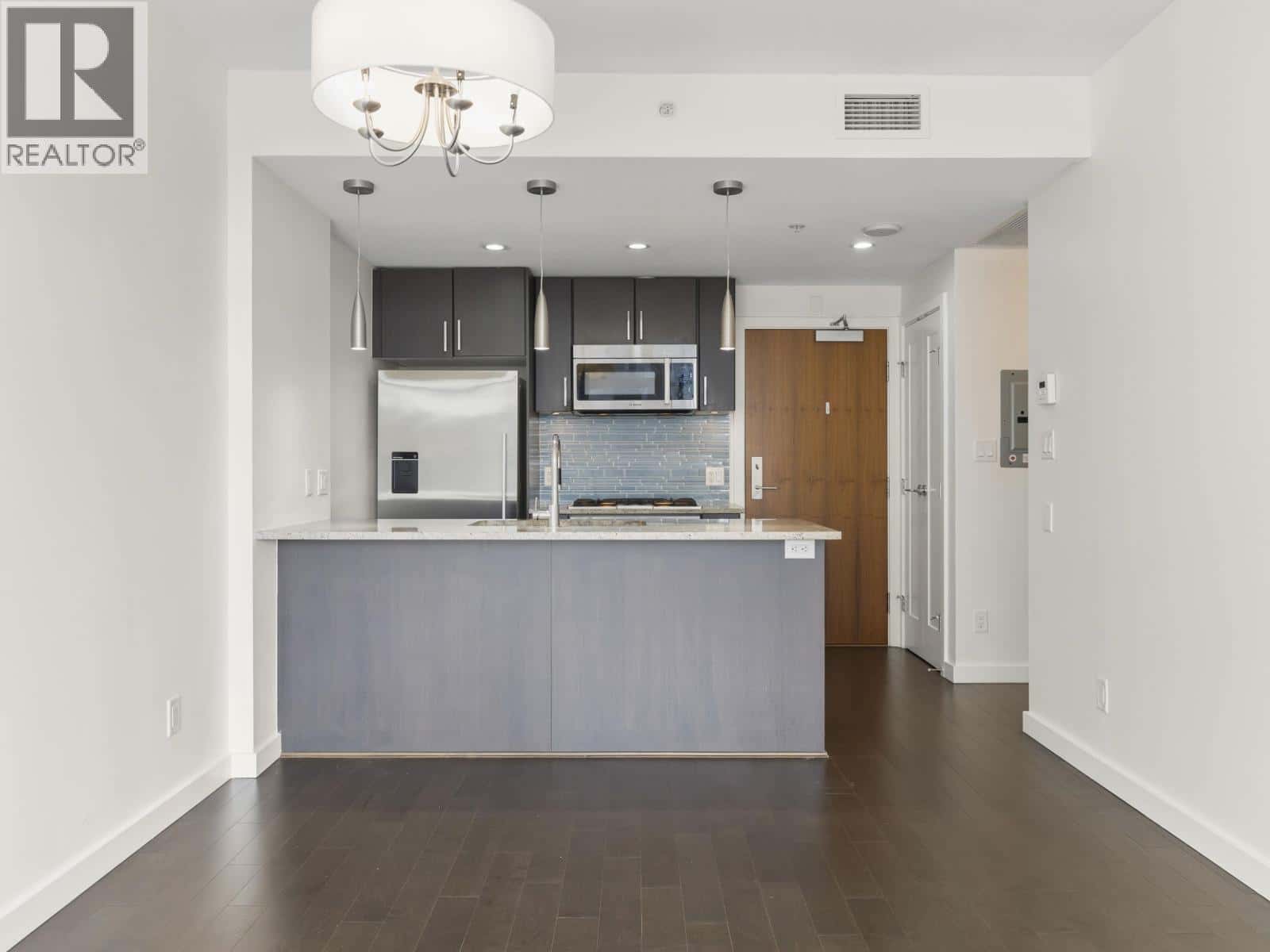 608 38 W 1ST AVENUE — Vancouver, British Columbia - Photo 4 of 31