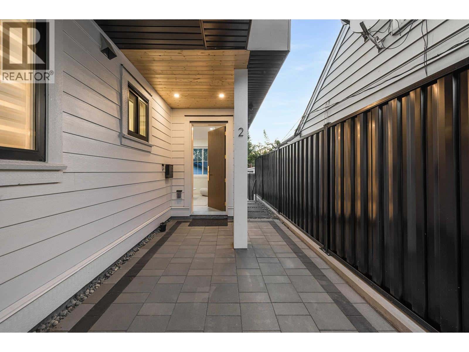 2 4855 DUMFRIES STREET — Vancouver, British Columbia - Photo 3 of 26