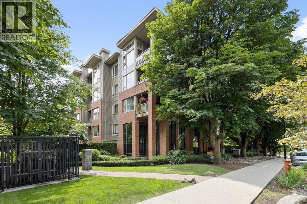 304 139 W 22ND STREET — North Vancouver, British Columbia - Main photo