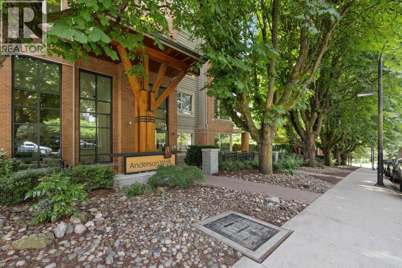 304 139 W 22ND STREET — North Vancouver, British Columbia - Photo 2 of 26