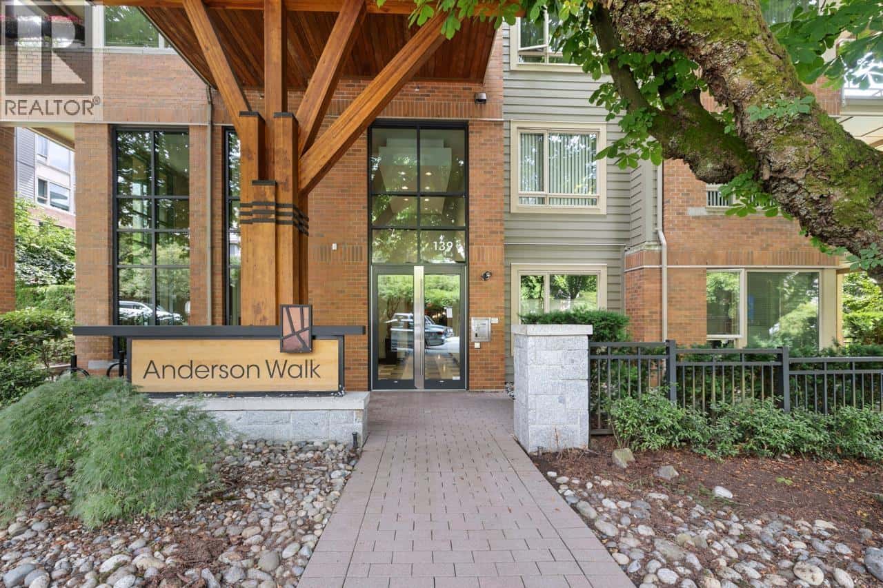 304 139 W 22ND STREET — North Vancouver, British Columbia - Photo 3 of 26