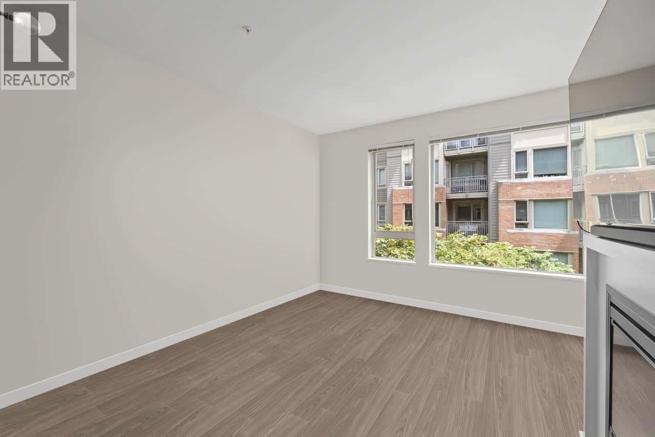 304 139 W 22ND STREET — North Vancouver, British Columbia - Photo 5 of 26