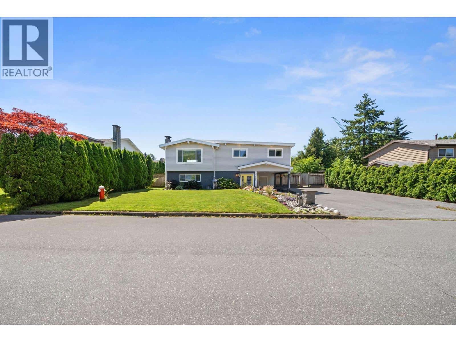 22580 HINCH CRESCENT — Maple Ridge, British Columbia - Photo 2 of 35