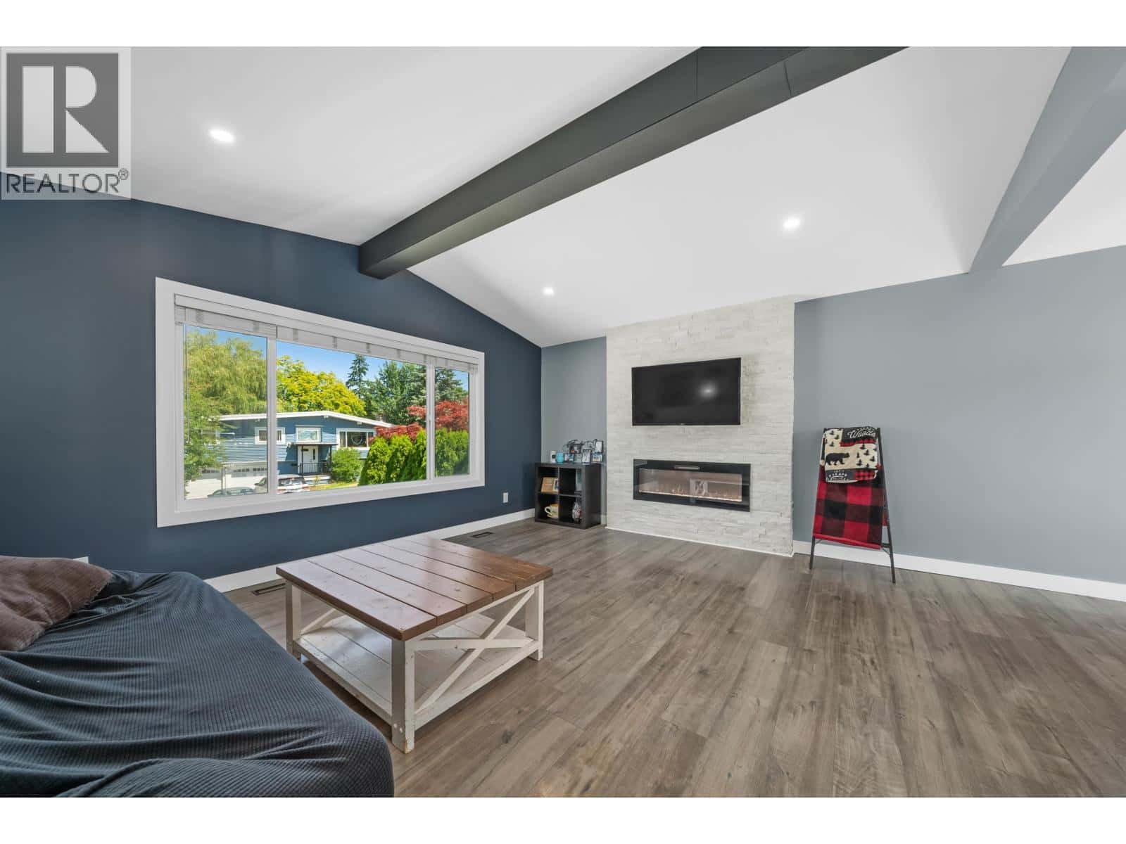 22580 HINCH CRESCENT — Maple Ridge, British Columbia - Photo 5 of 35