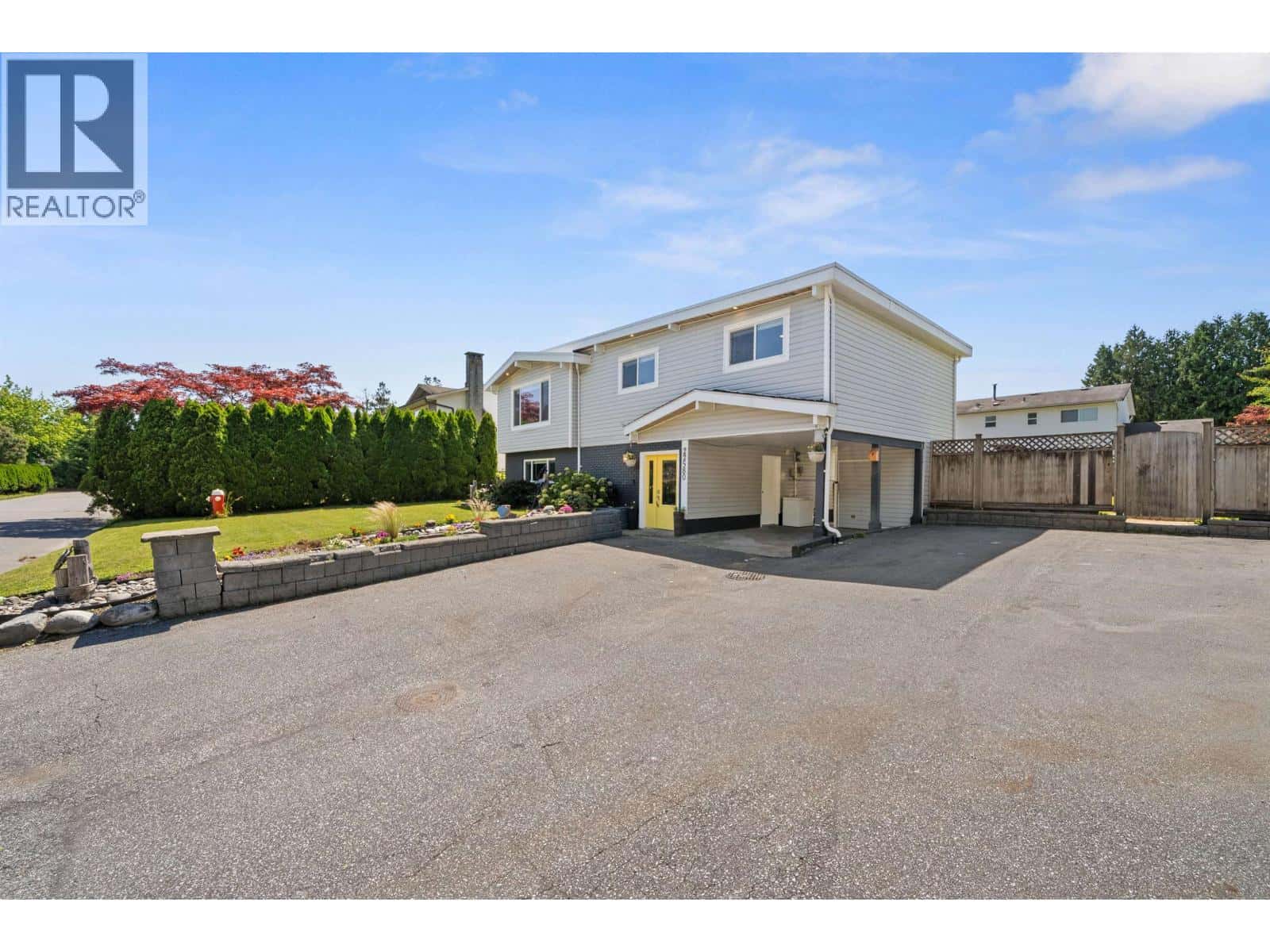 22580 HINCH CRESCENT — Maple Ridge, British Columbia - Photo 4 of 35