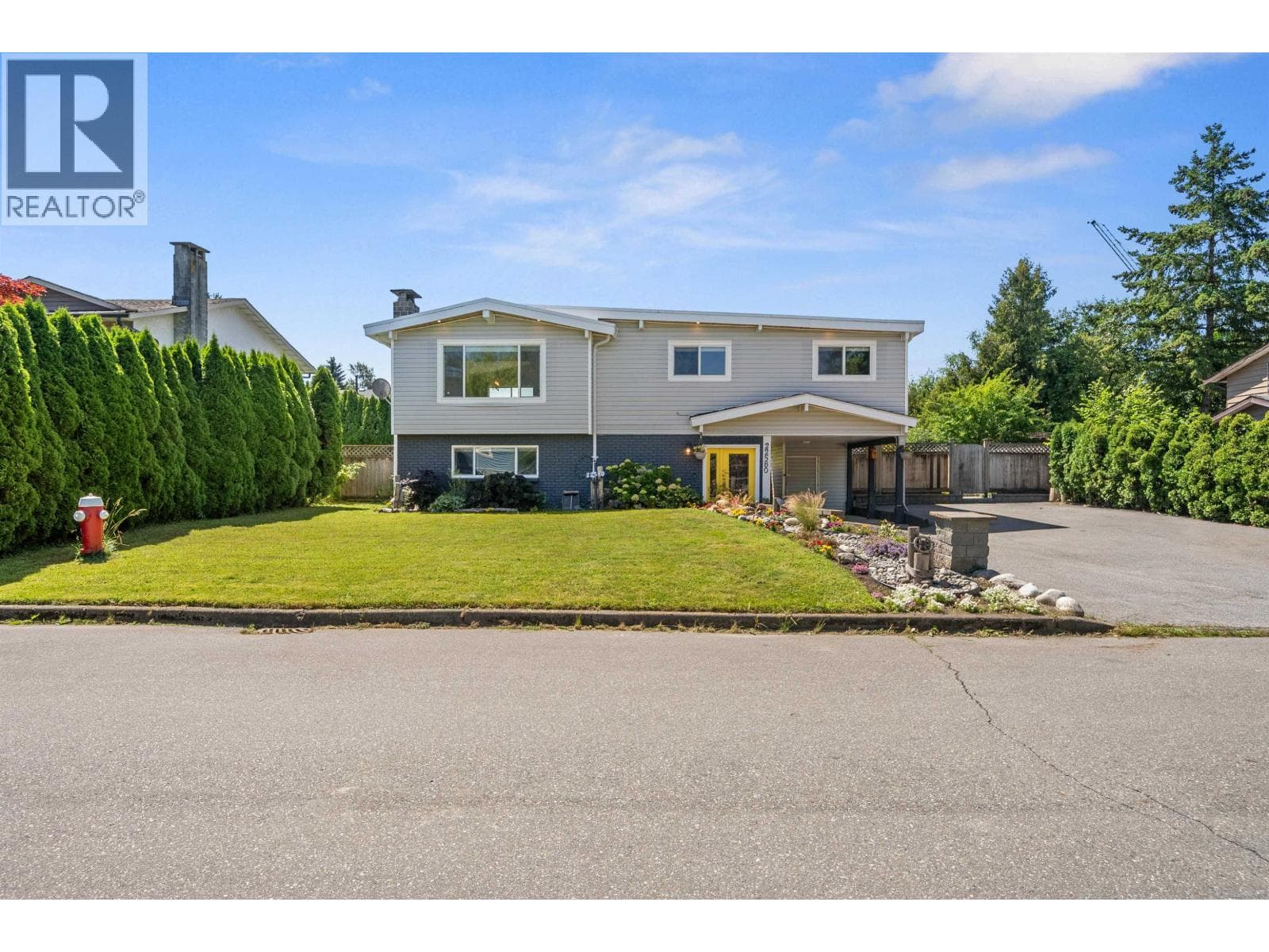 22580 HINCH CRESCENT — Maple Ridge, British Columbia - Main photo