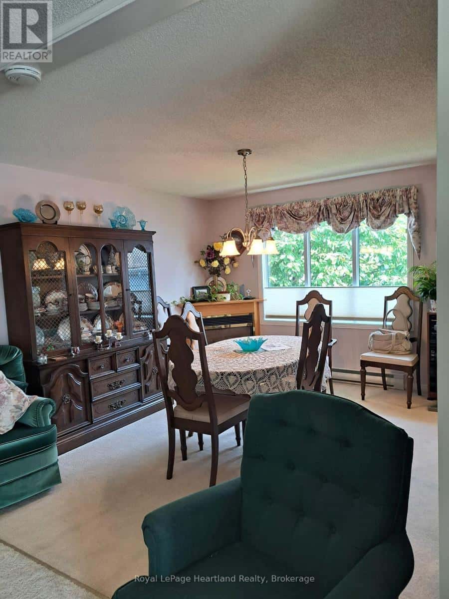 11-2 STEWART STREET — Strathroy-Caradoc (SE), Ontario - Photo 4 of 14