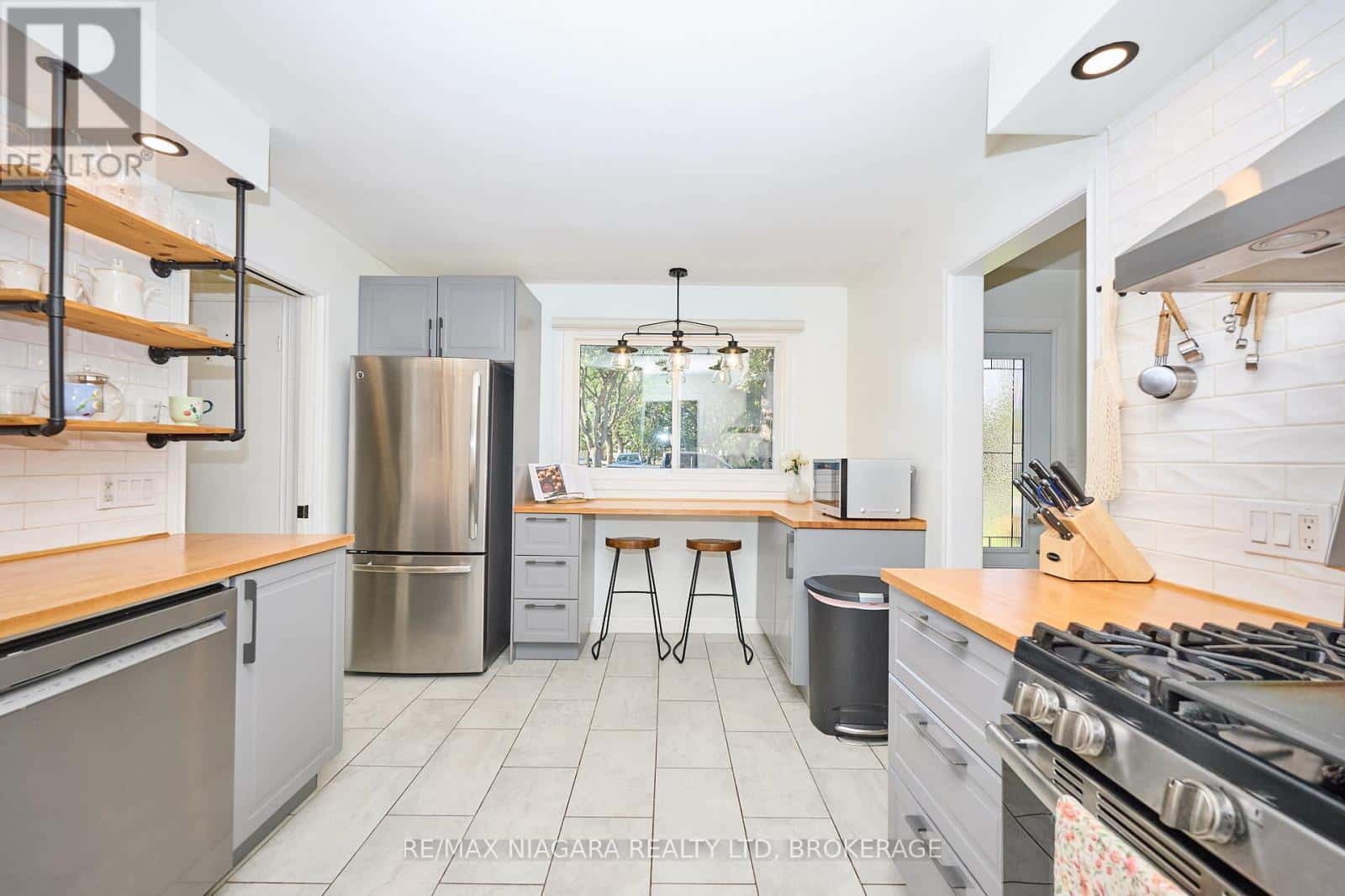 6432 CAROLYN AVENUE — Niagara Falls (Morrison), Ontario - Photo 5 of 25