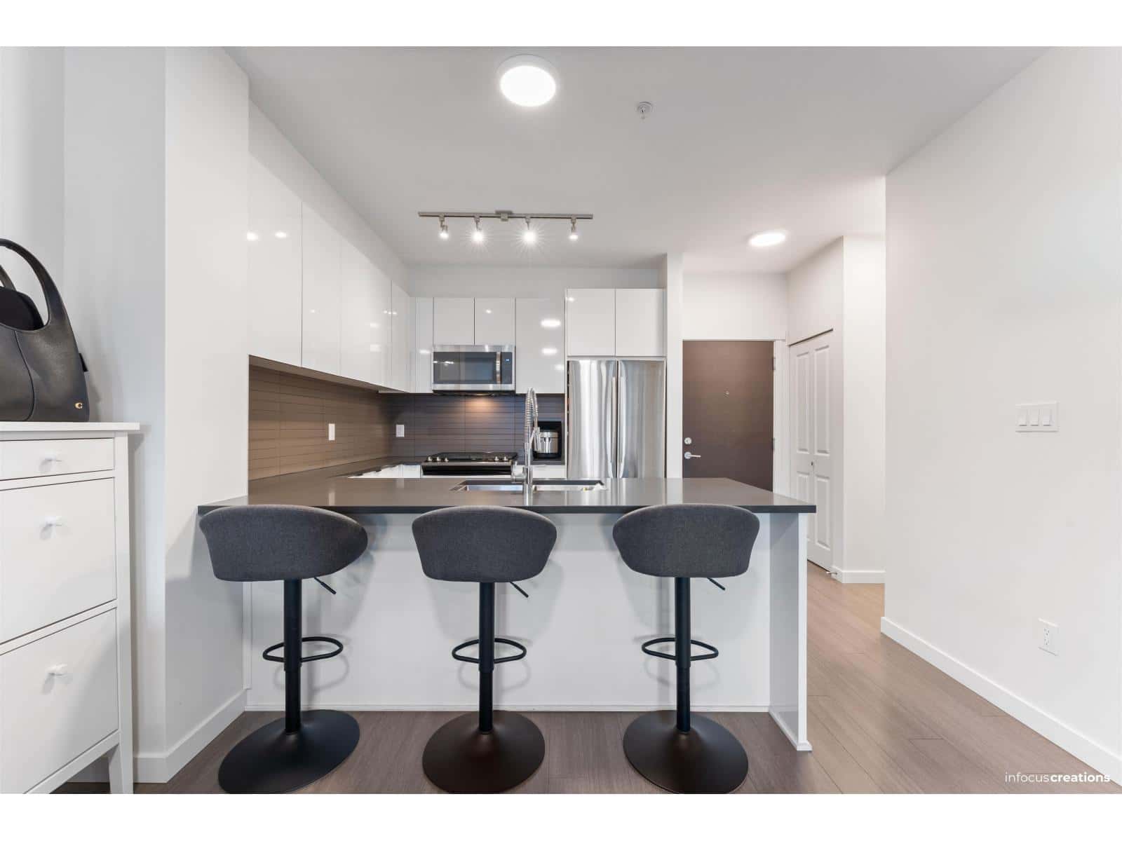 226 15137 33 AVENUE — Surrey, British Columbia - Photo 4 of 33