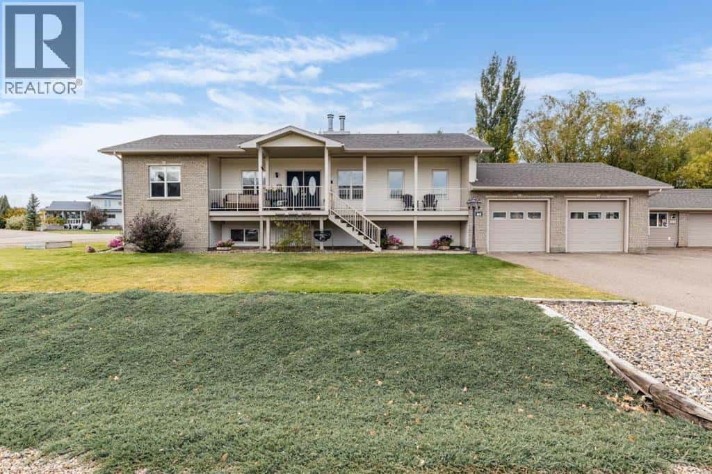 513 13 Street — Dunmore, Alberta - Photo 4 of 50