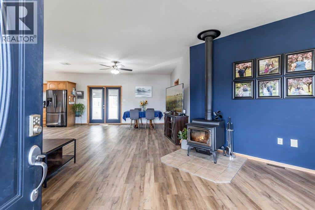 513 13 Street — Dunmore, Alberta - Photo 5 of 50