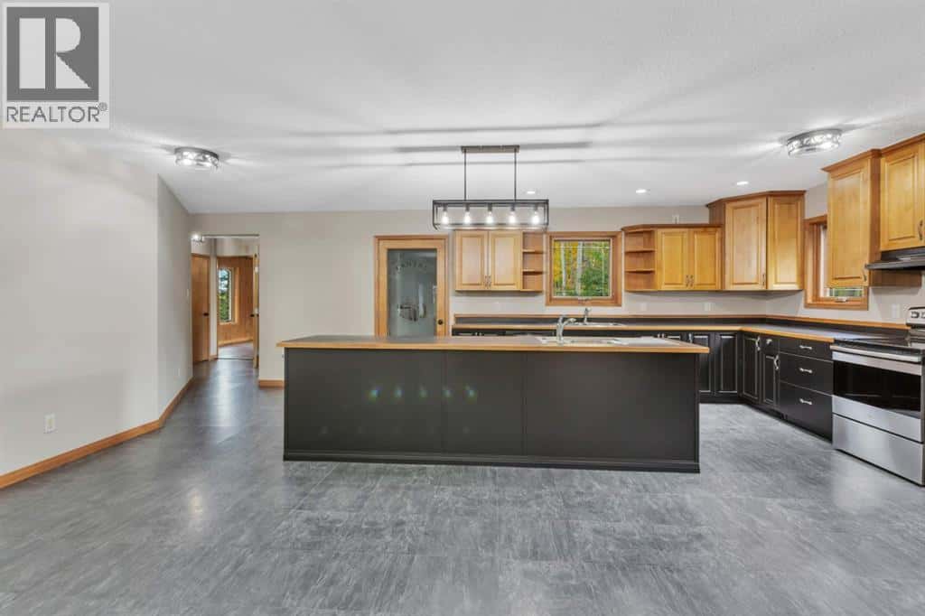 390055 Range Road 7-0 — Rural Clearwater County, Alberta - Photo 4 of 50