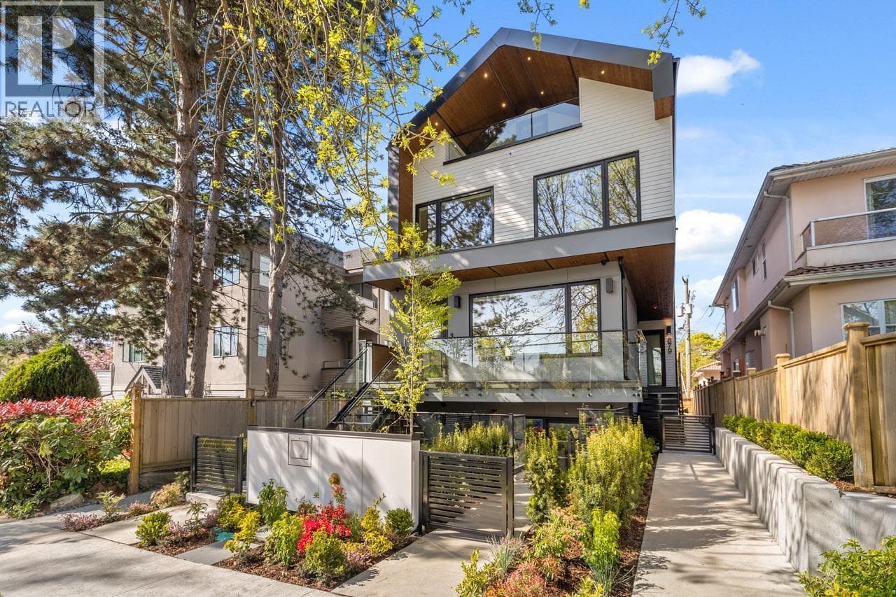 679 W 18TH AVENUE — Vancouver, British Columbia - Main photo