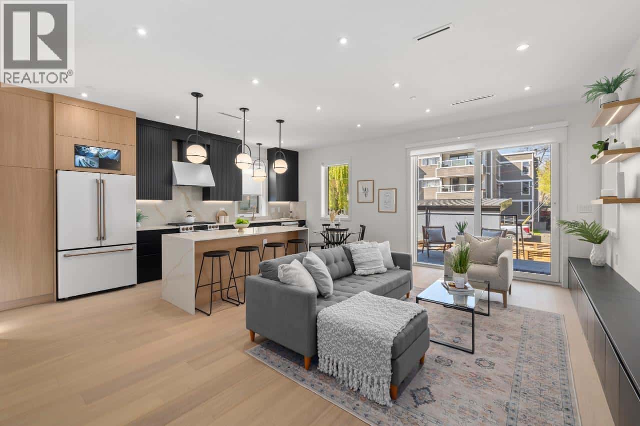 679 W 18TH AVENUE — Vancouver, British Columbia - Photo 2 of 34