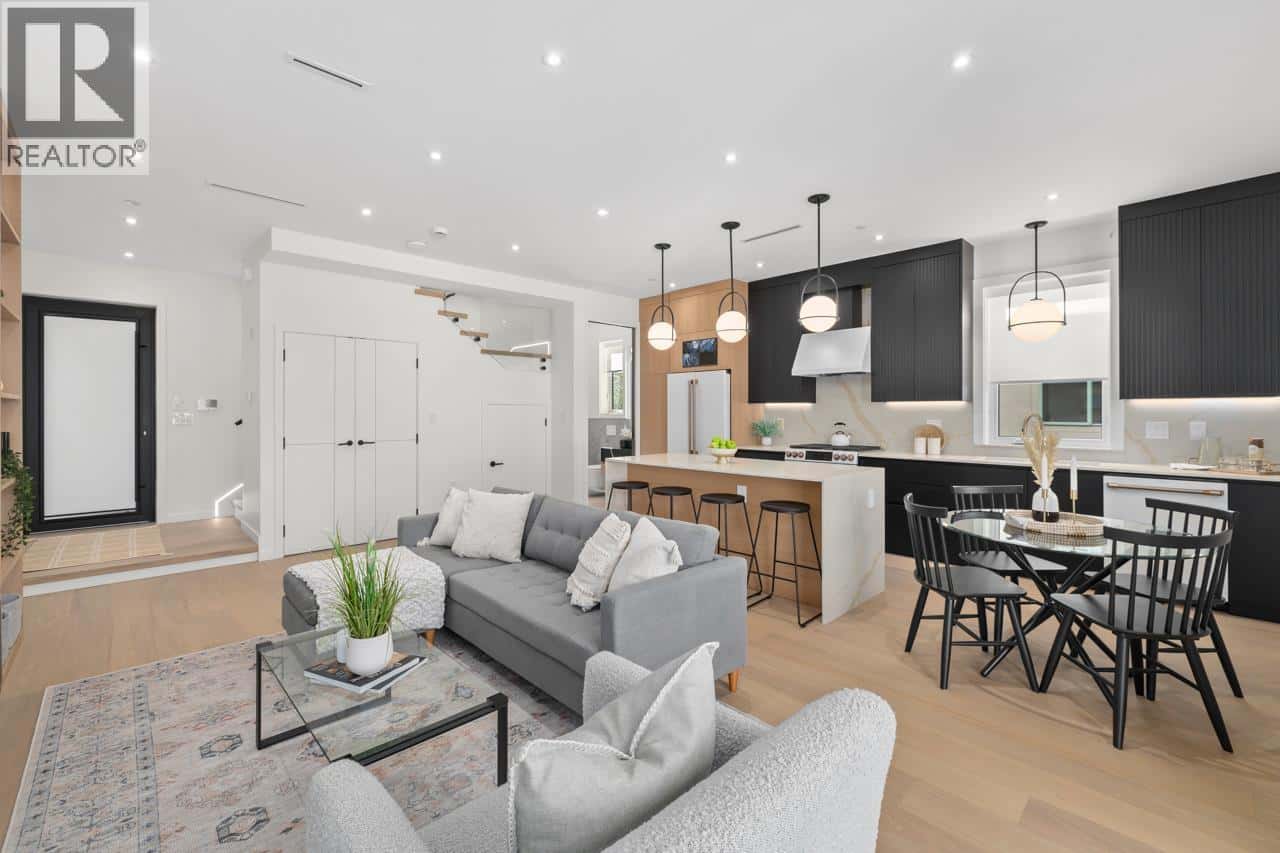 679 W 18TH AVENUE — Vancouver, British Columbia - Photo 5 of 34