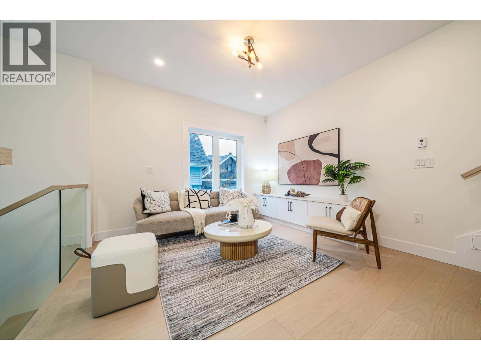 1924 WILLIAM STREET — Vancouver, British Columbia - Photo 4 of 37