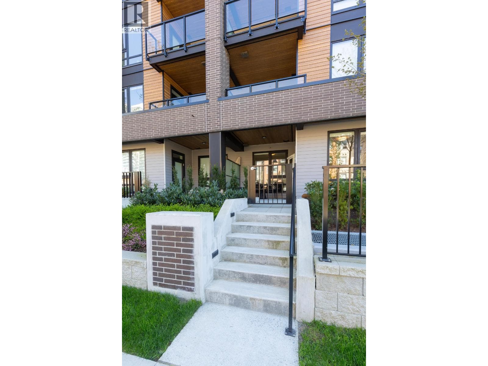 105 615 COTTONWOOD AVENUE — Coquitlam, British Columbia - Main photo