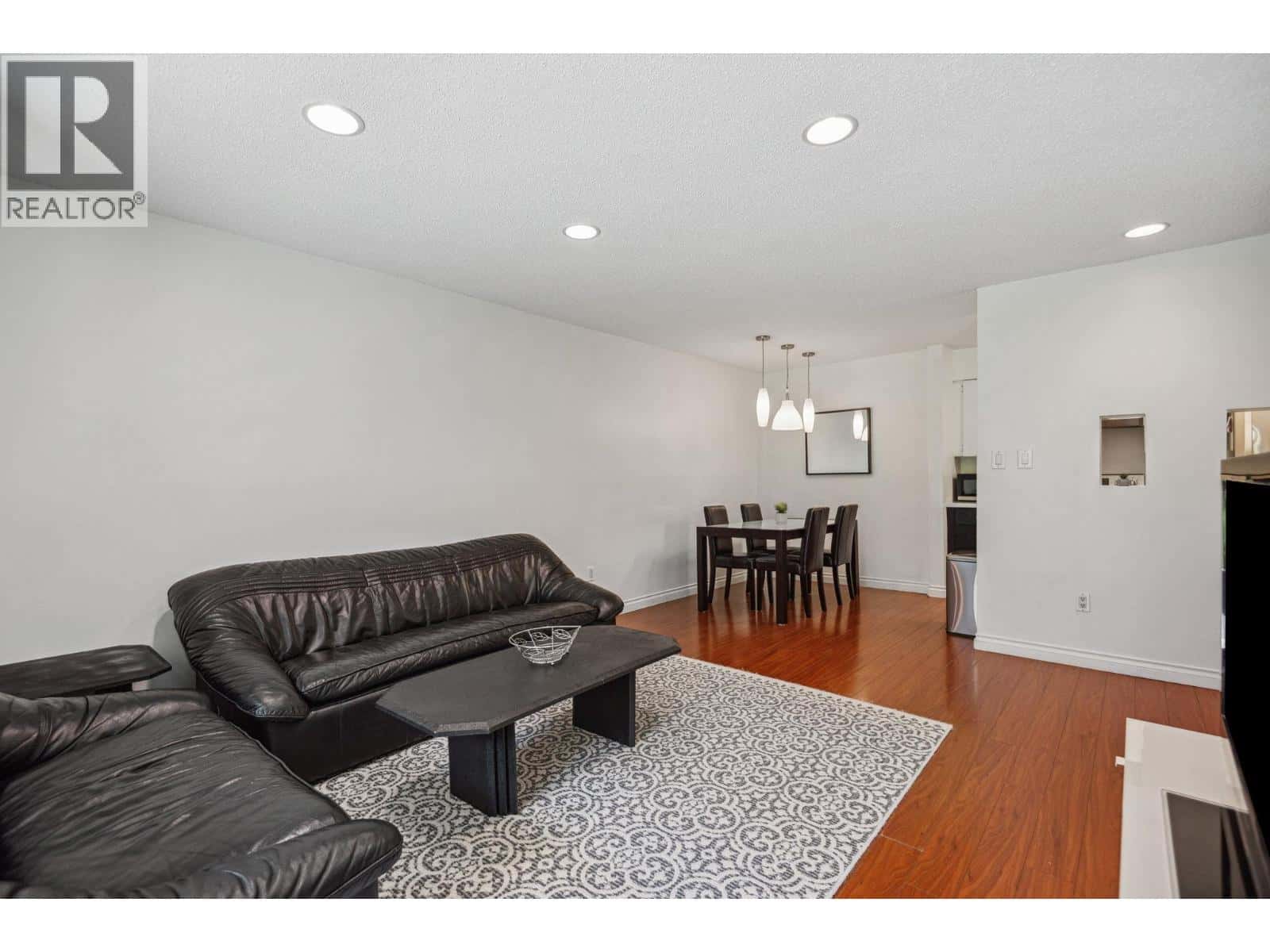 101 9857 MANCHESTER DRIVE — Burnaby, British Columbia - Photo 5 of 39