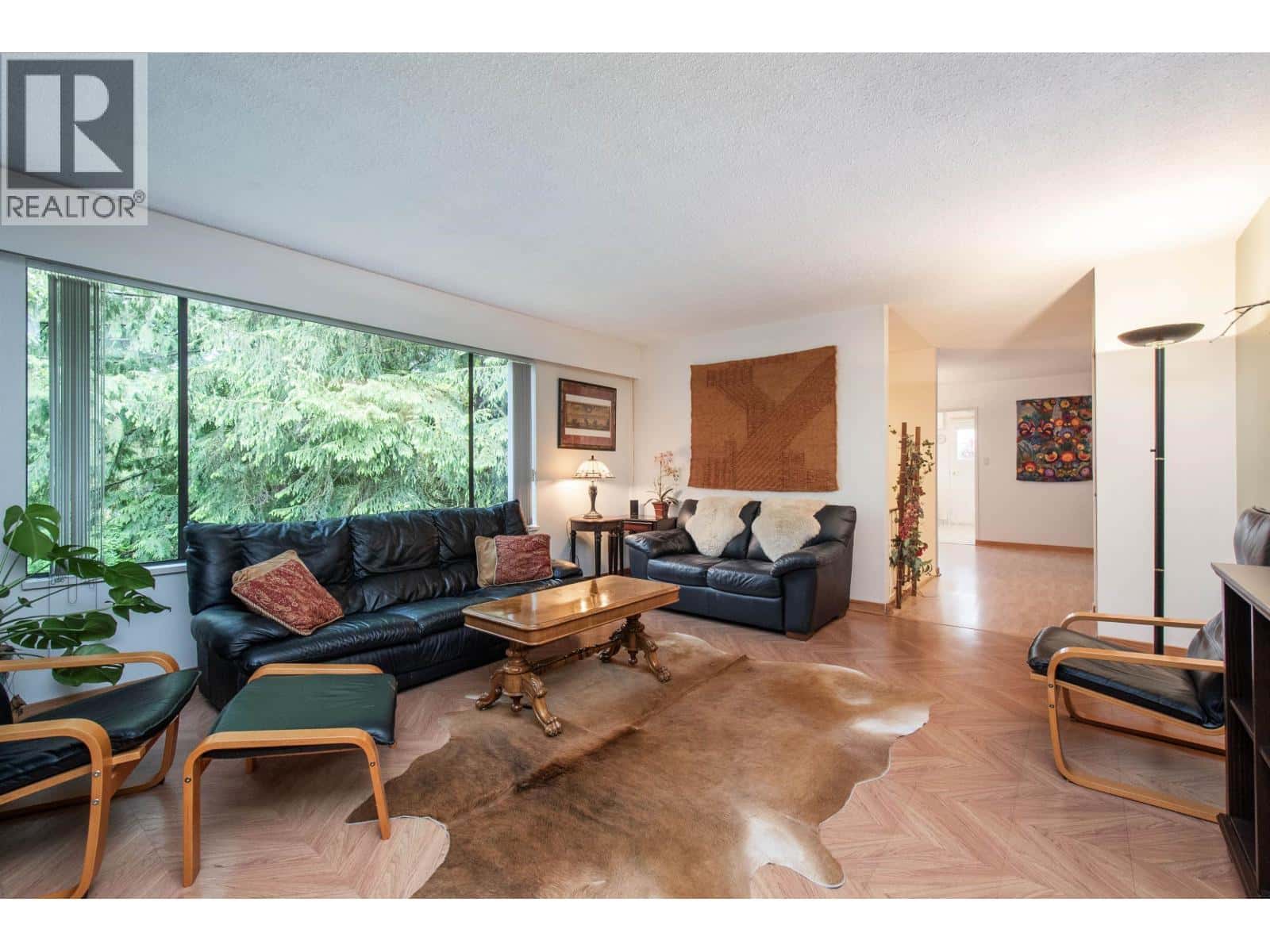 3875 REGENT AVENUE — North Vancouver, British Columbia - Photo 4 of 35