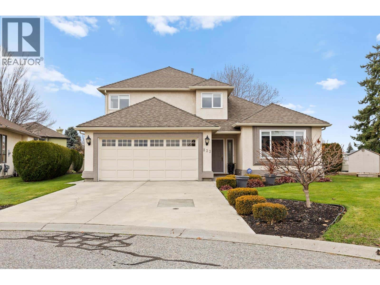 833 Springwood Court — Kelowna, British Columbia - Photo 2 of 45