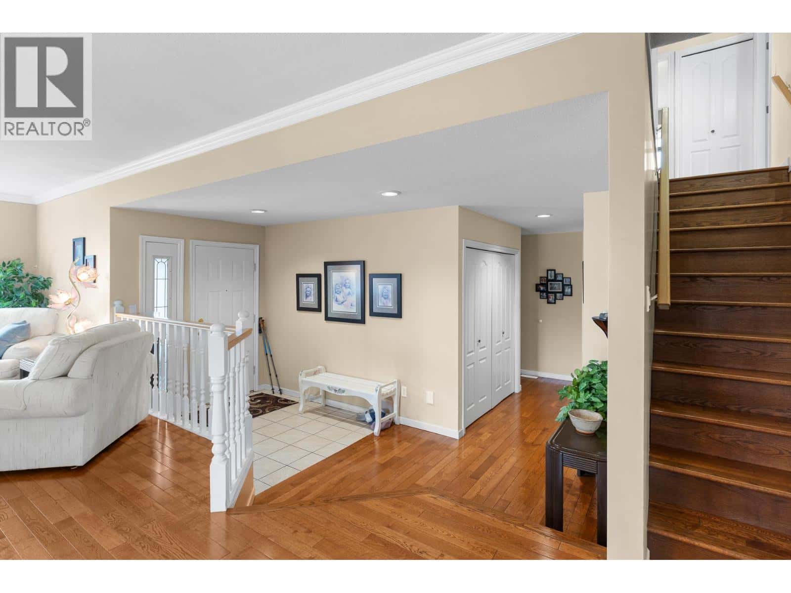 833 Springwood Court — Kelowna, British Columbia - Photo 5 of 45