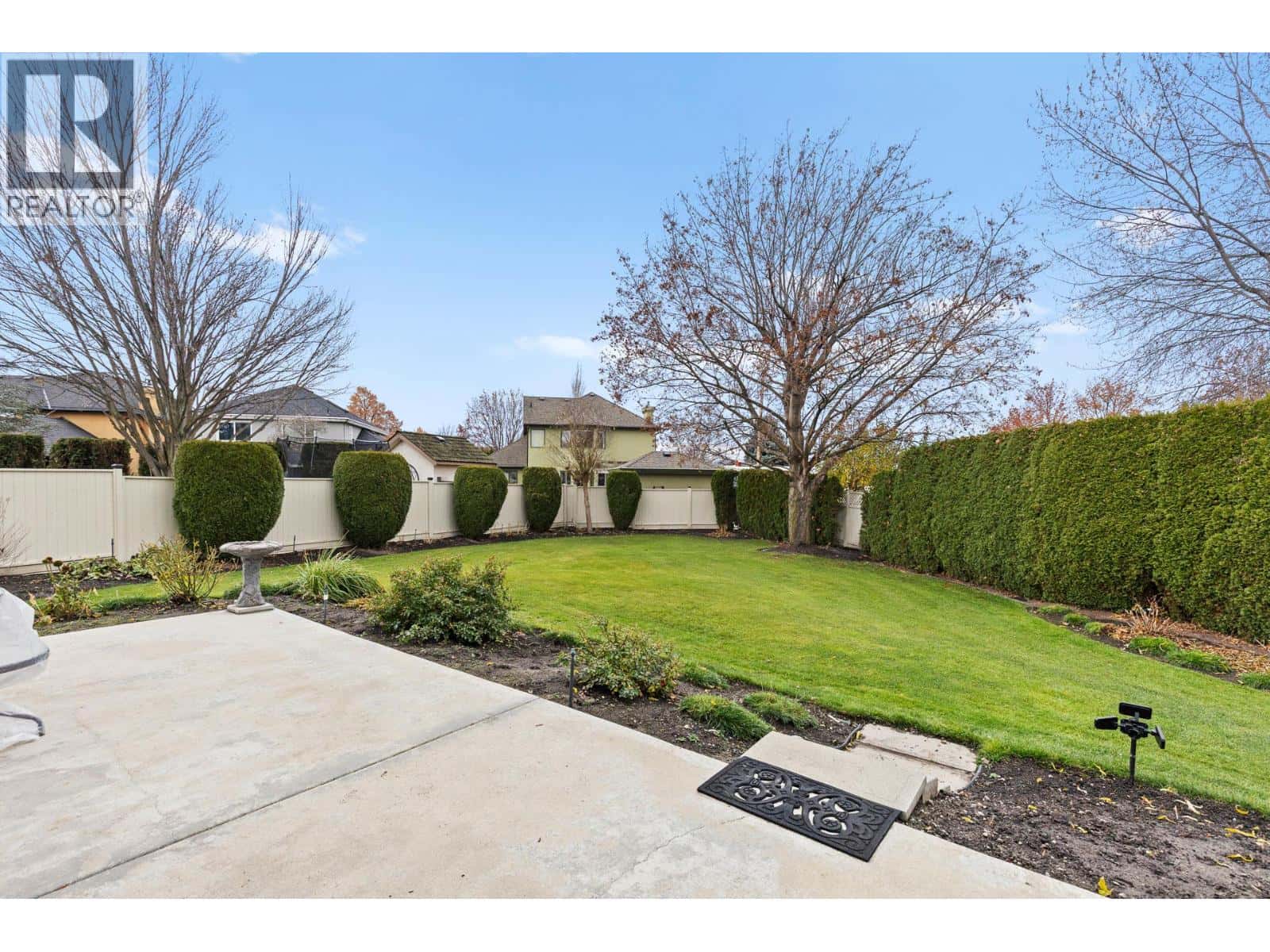 833 Springwood Court — Kelowna, British Columbia - Photo 3 of 45