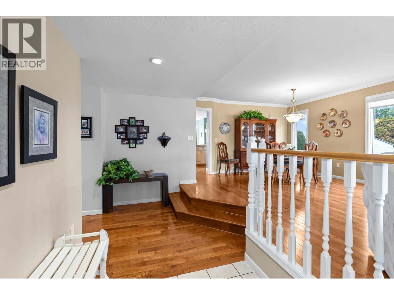 833 Springwood Court — Kelowna, British Columbia - Photo 4 of 45