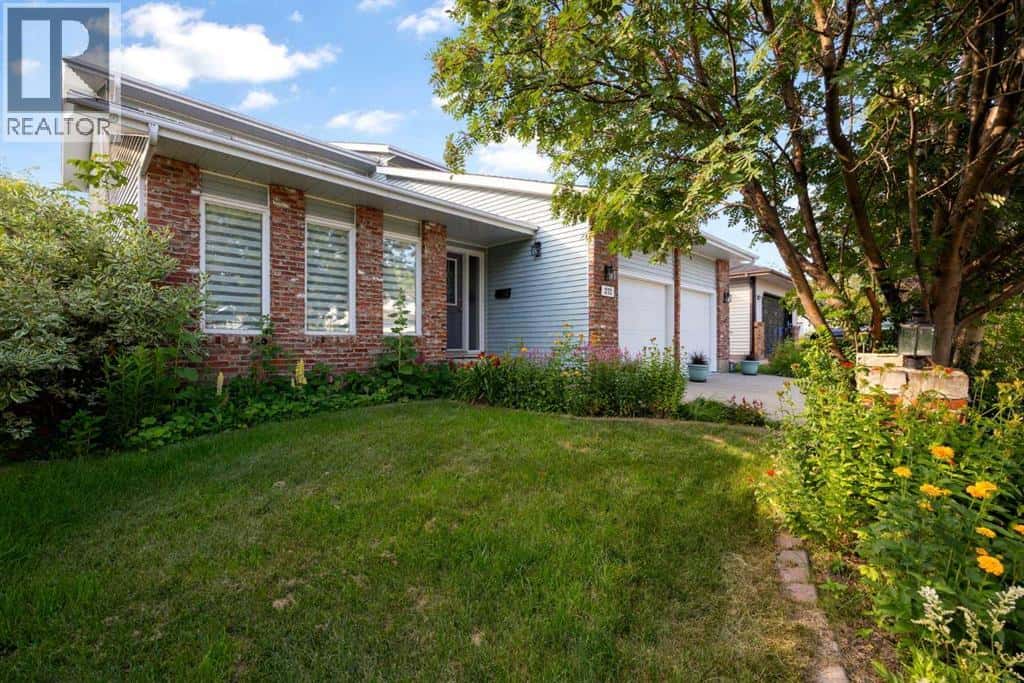 272 Ball Place — Fort McMurray, Alberta - Photo 3 of 49