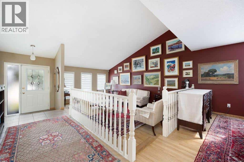 272 Ball Place — Fort McMurray, Alberta - Photo 4 of 49