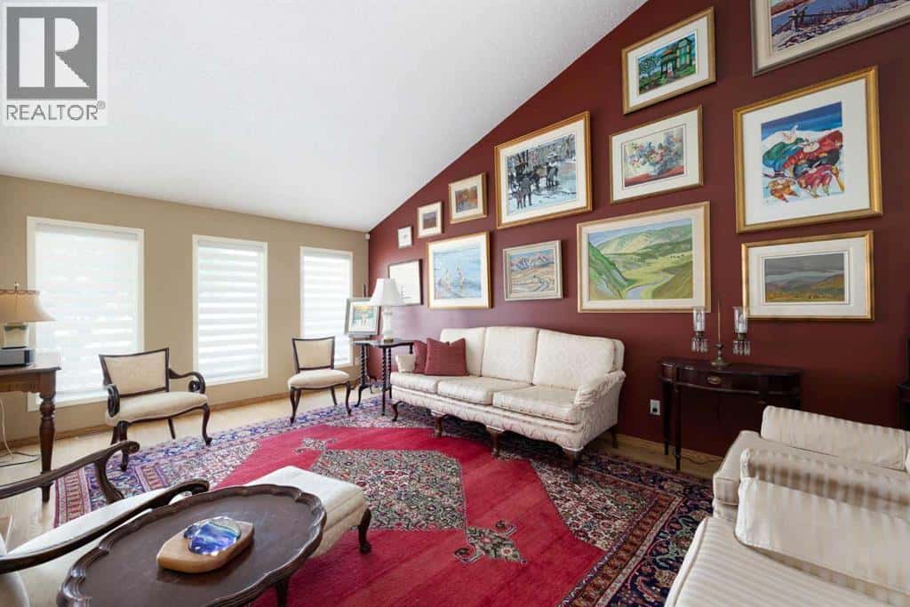 272 Ball Place — Fort McMurray, Alberta - Photo 5 of 49