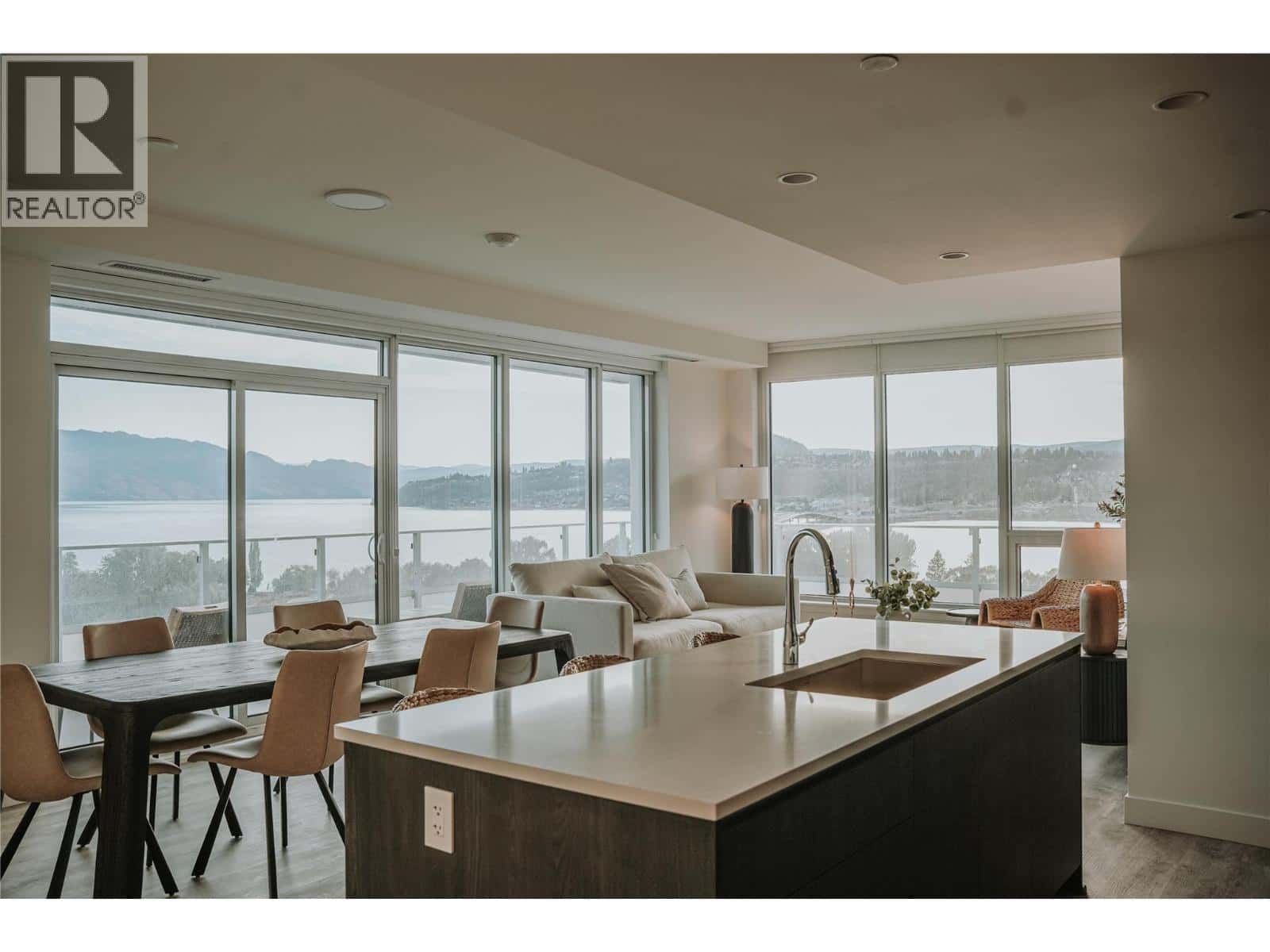 238 Leon Avenue Unit# 1507 — Kelowna, British Columbia - Photo 4 of 77