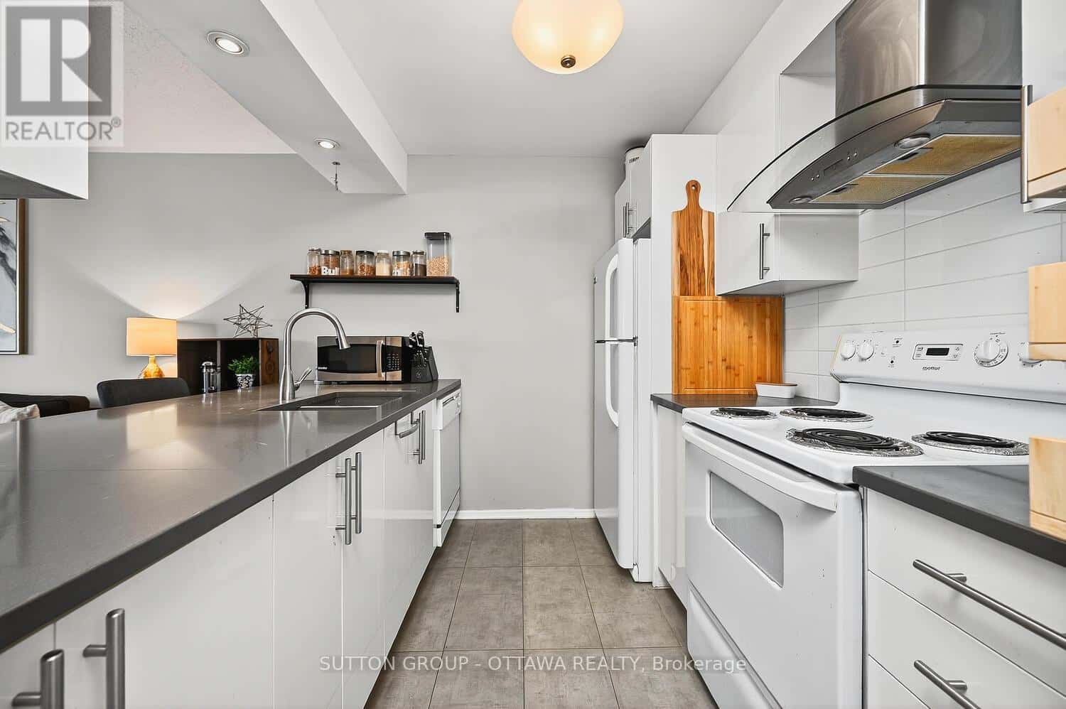 317 - 214 VIEWMOUNT DRIVE — Ottawa, Ontario - Photo 3 of 18