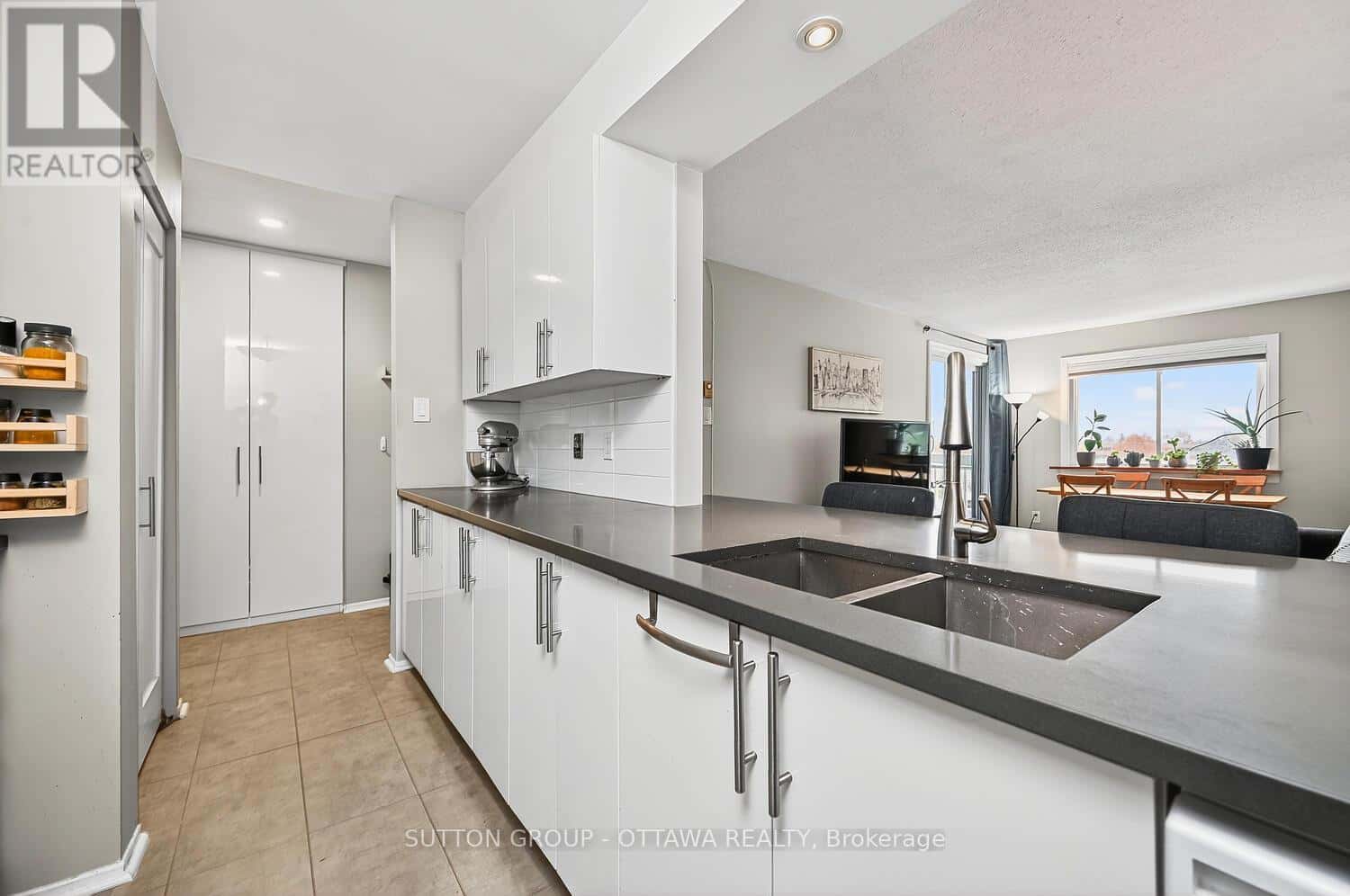 317 - 214 VIEWMOUNT DRIVE — Ottawa, Ontario - Photo 4 of 18