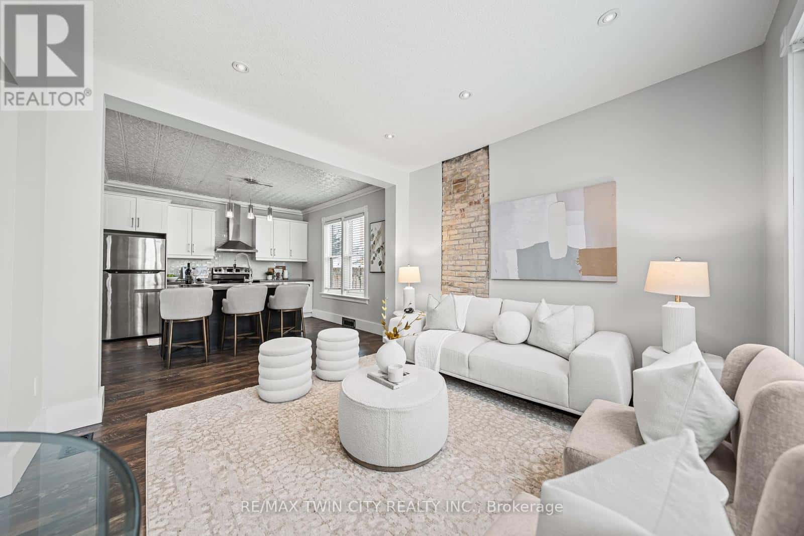 Kitchener — Kitchener - Photo 3 of 45