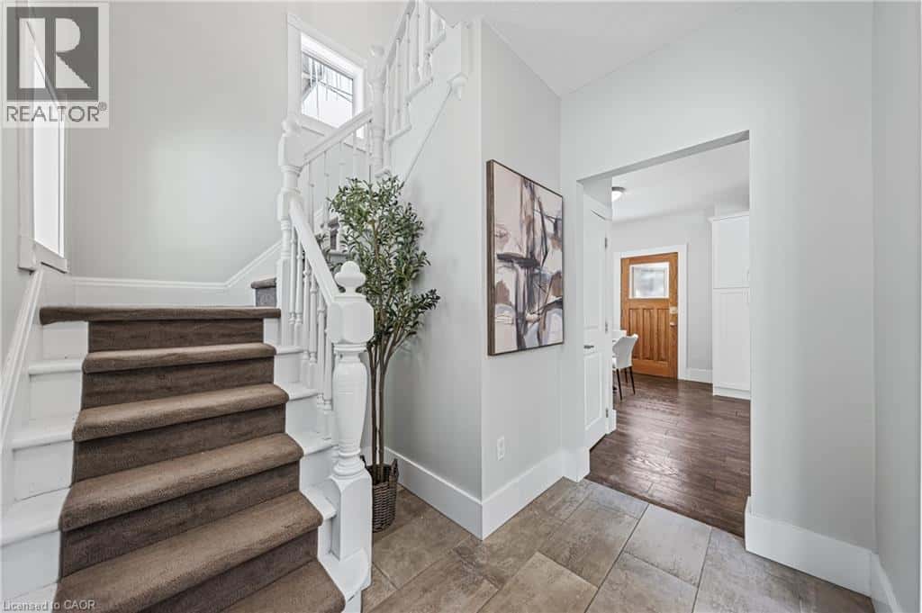 11 HEINS Avenue — Kitchener - Photo 5 of 45