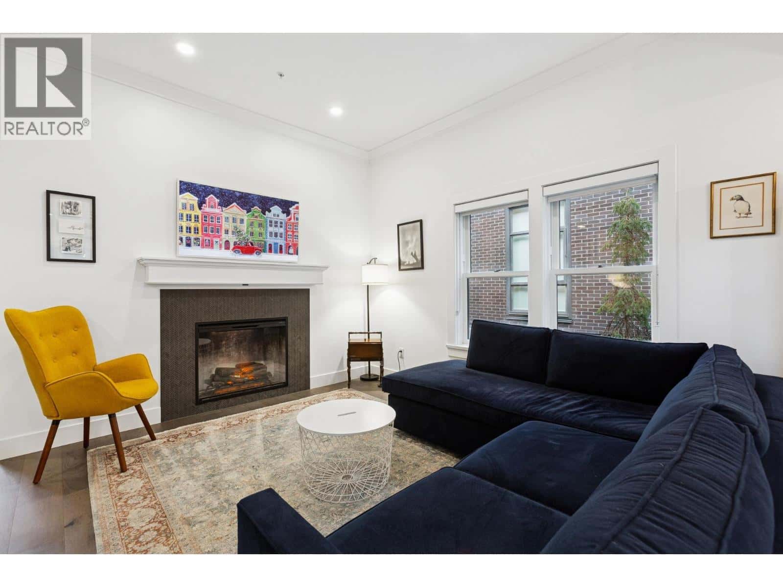 612 BRANTFORD STREET — New Westminster, British Columbia - Photo 4 of 40