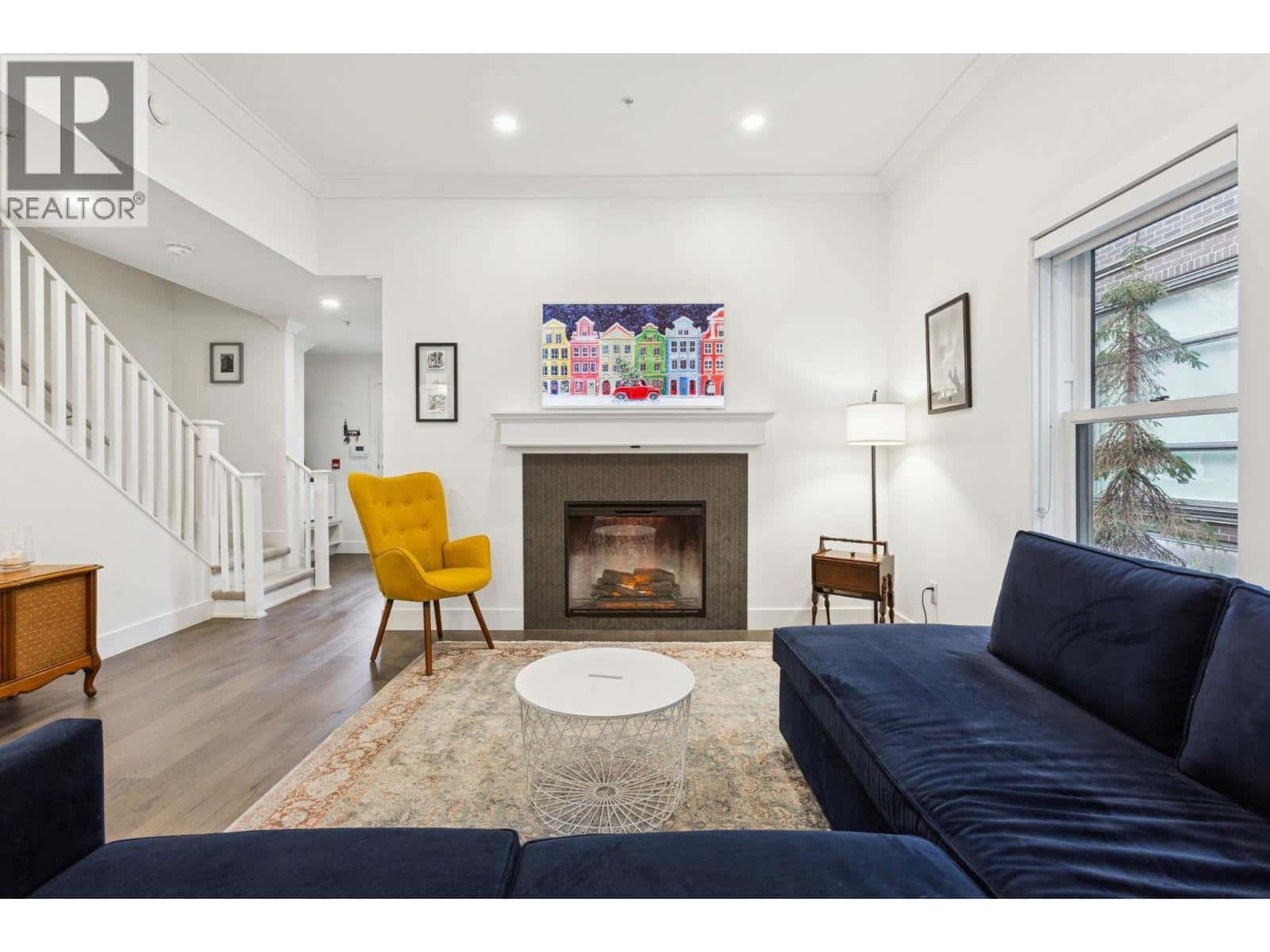 612 BRANTFORD STREET — New Westminster, British Columbia - Photo 3 of 40